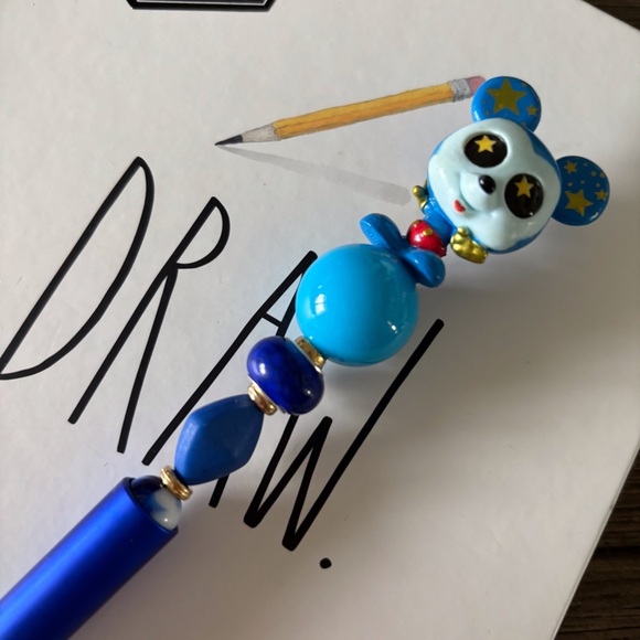 Disney Doorables: Mickey & Friends: Mickey Mouse handmade beaded pen - Picture 1 of 3